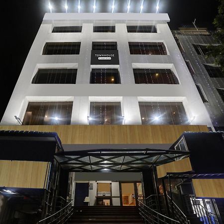Отель Townhouse Eluru Экстерьер фото