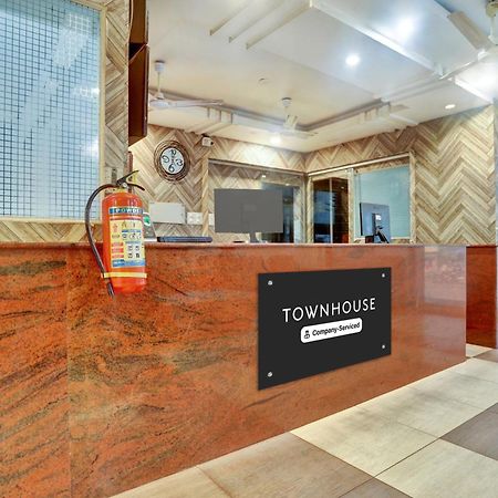 Отель Townhouse Eluru Экстерьер фото
