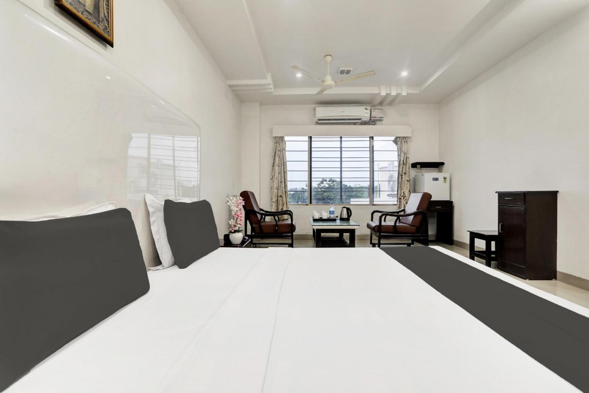 Отель Townhouse Eluru Экстерьер фото