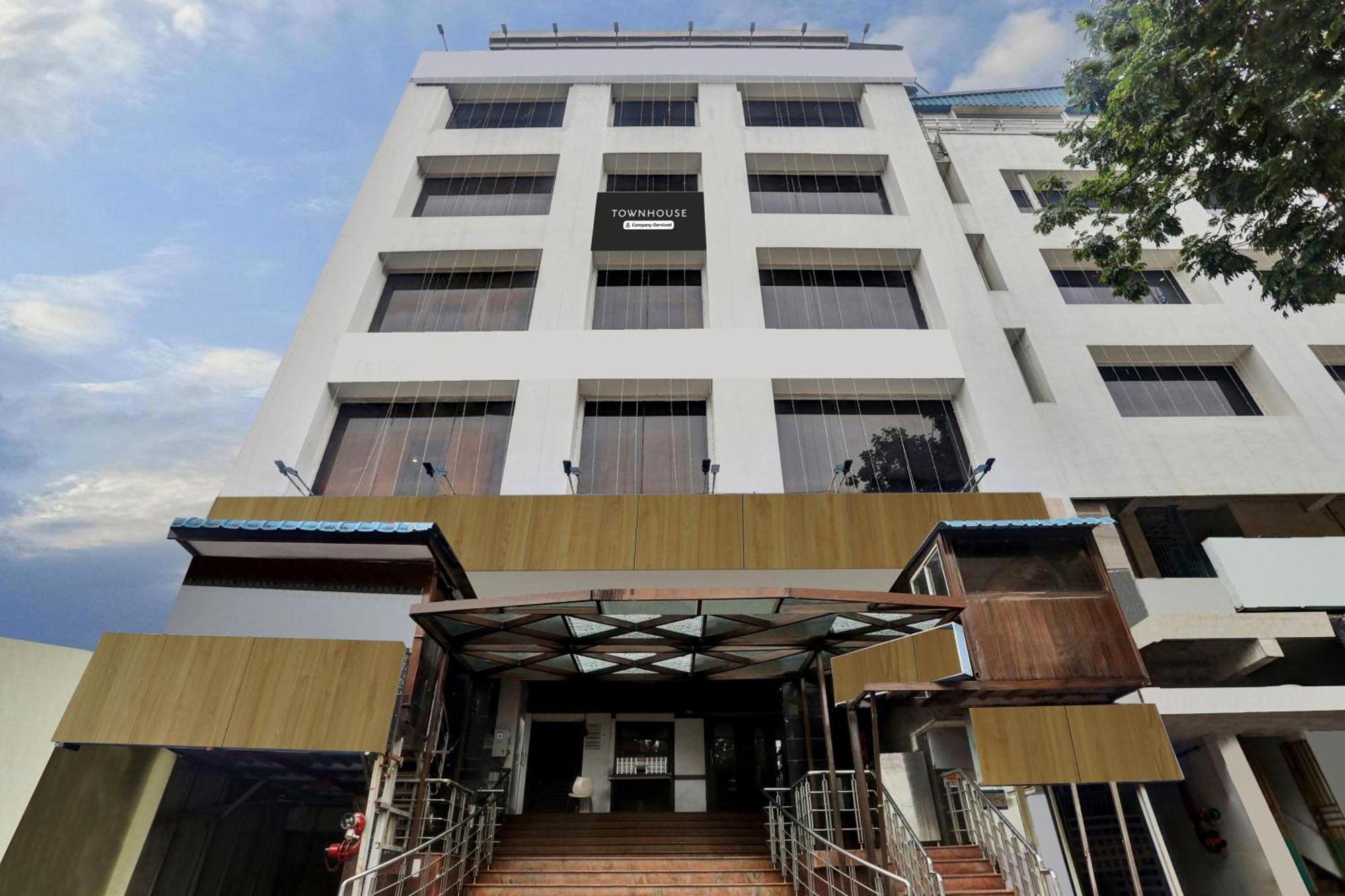 Отель Townhouse Eluru Экстерьер фото