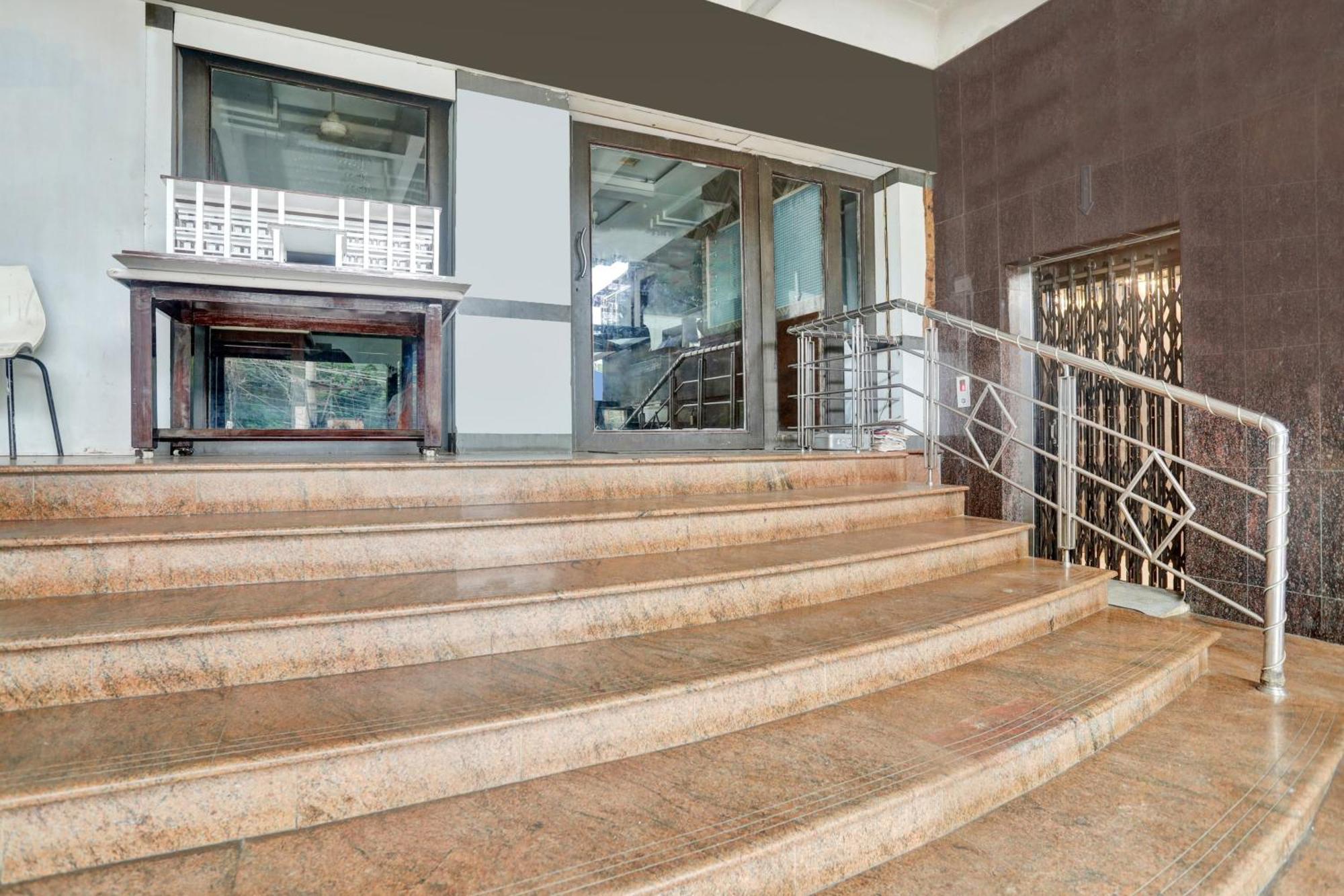 Отель Townhouse Eluru Экстерьер фото