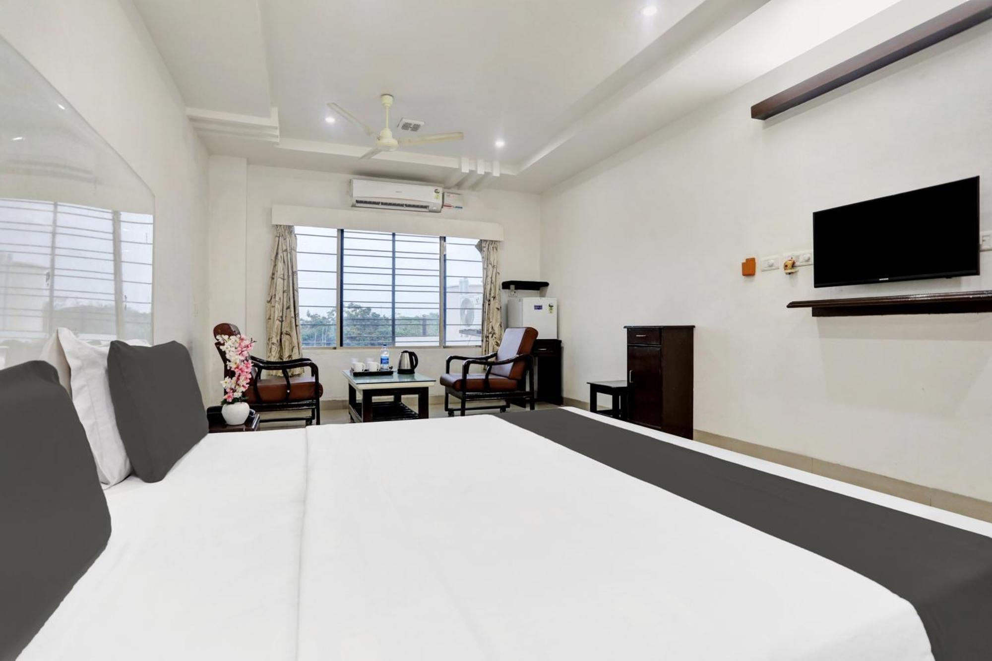 Отель Townhouse Eluru Экстерьер фото