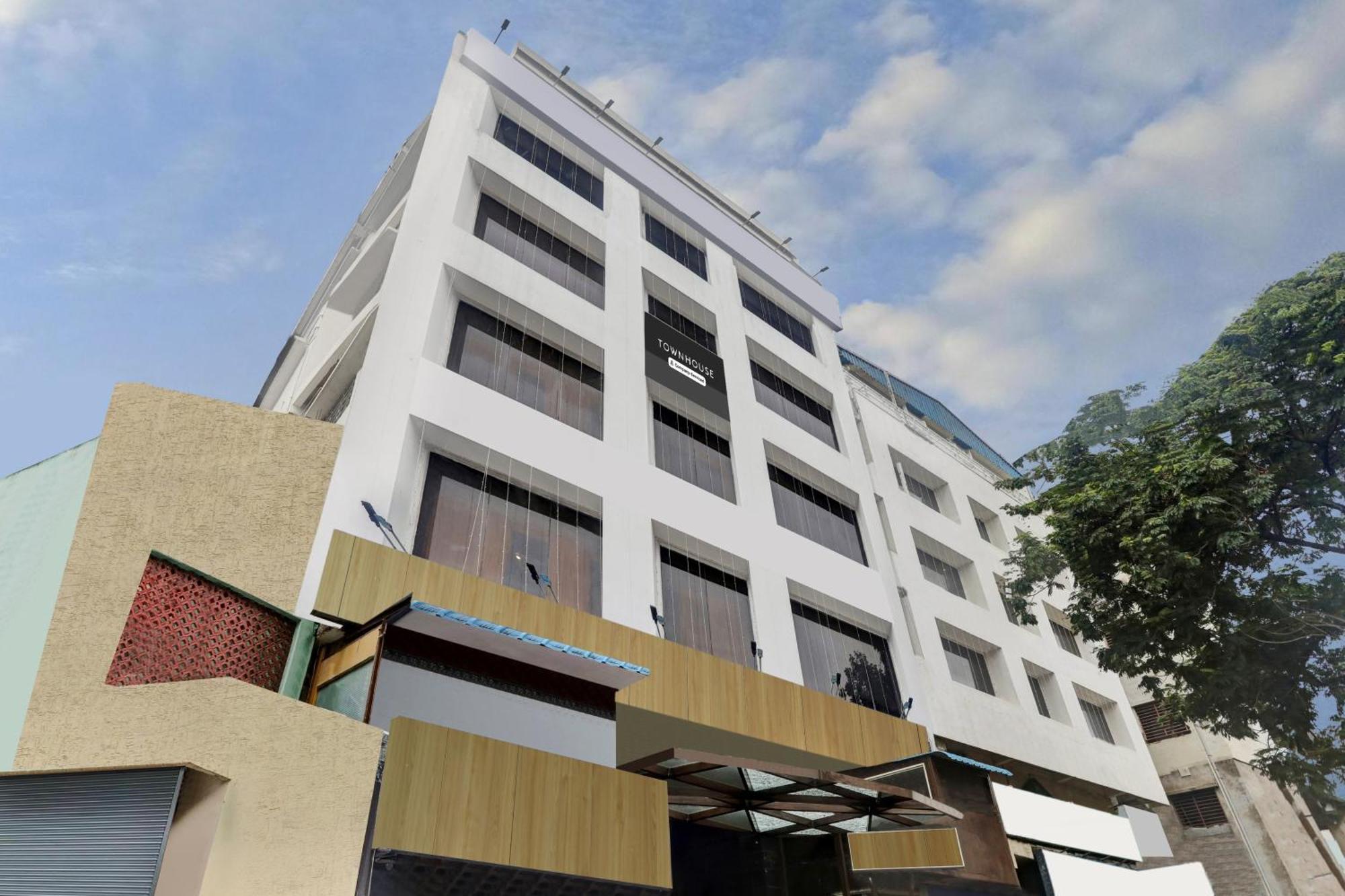 Отель Townhouse Eluru Экстерьер фото