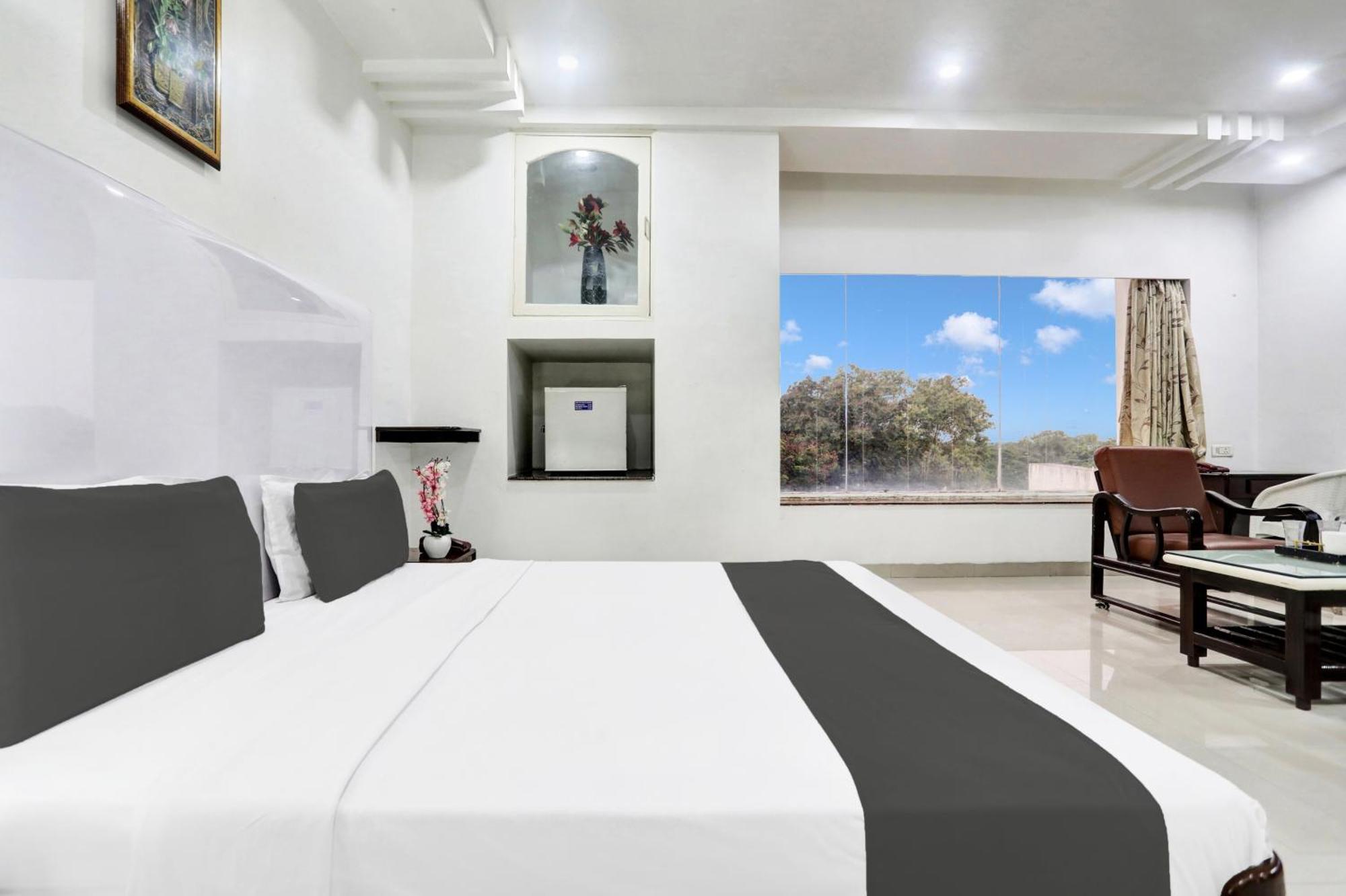 Отель Townhouse Eluru Экстерьер фото