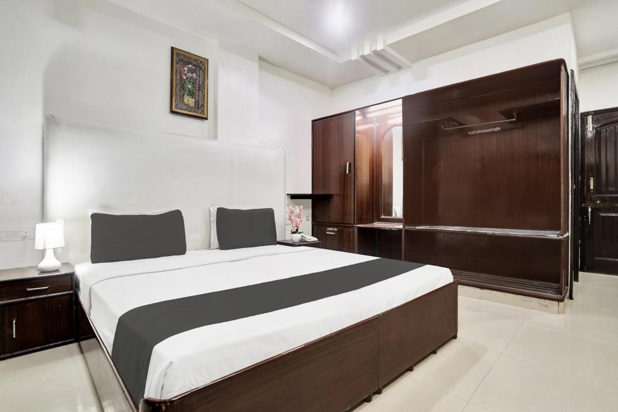 Отель Townhouse Eluru Экстерьер фото