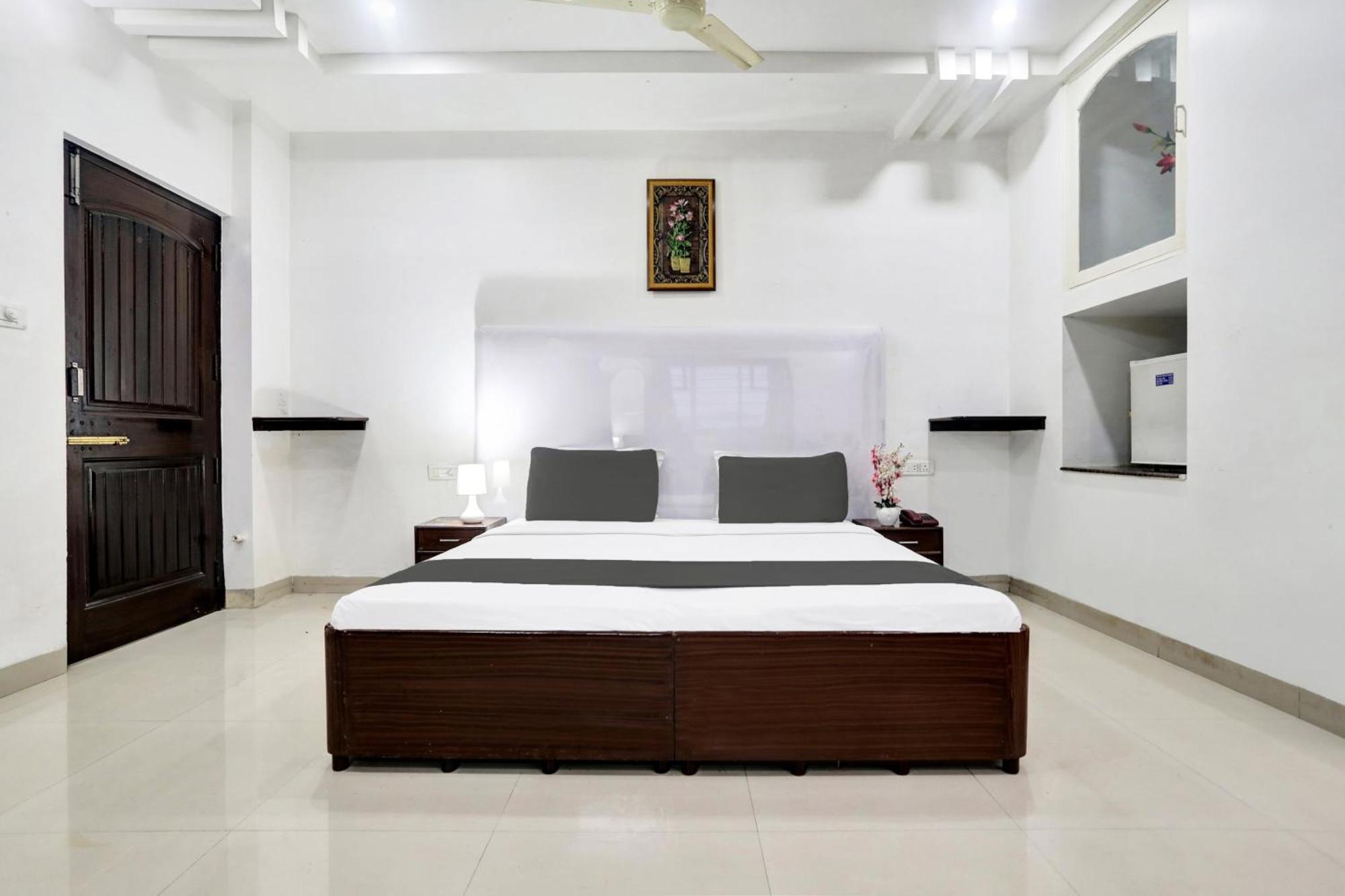 Отель Townhouse Eluru Экстерьер фото