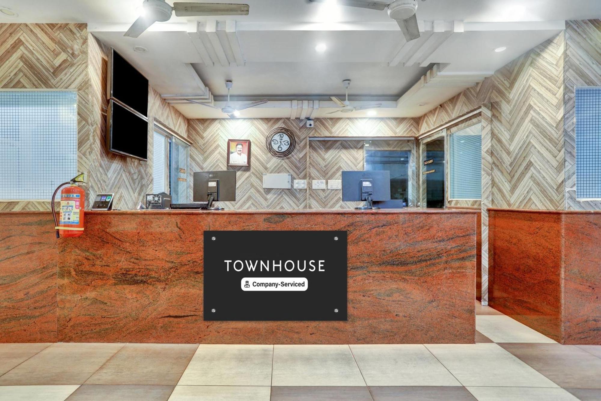 Отель Townhouse Eluru Экстерьер фото