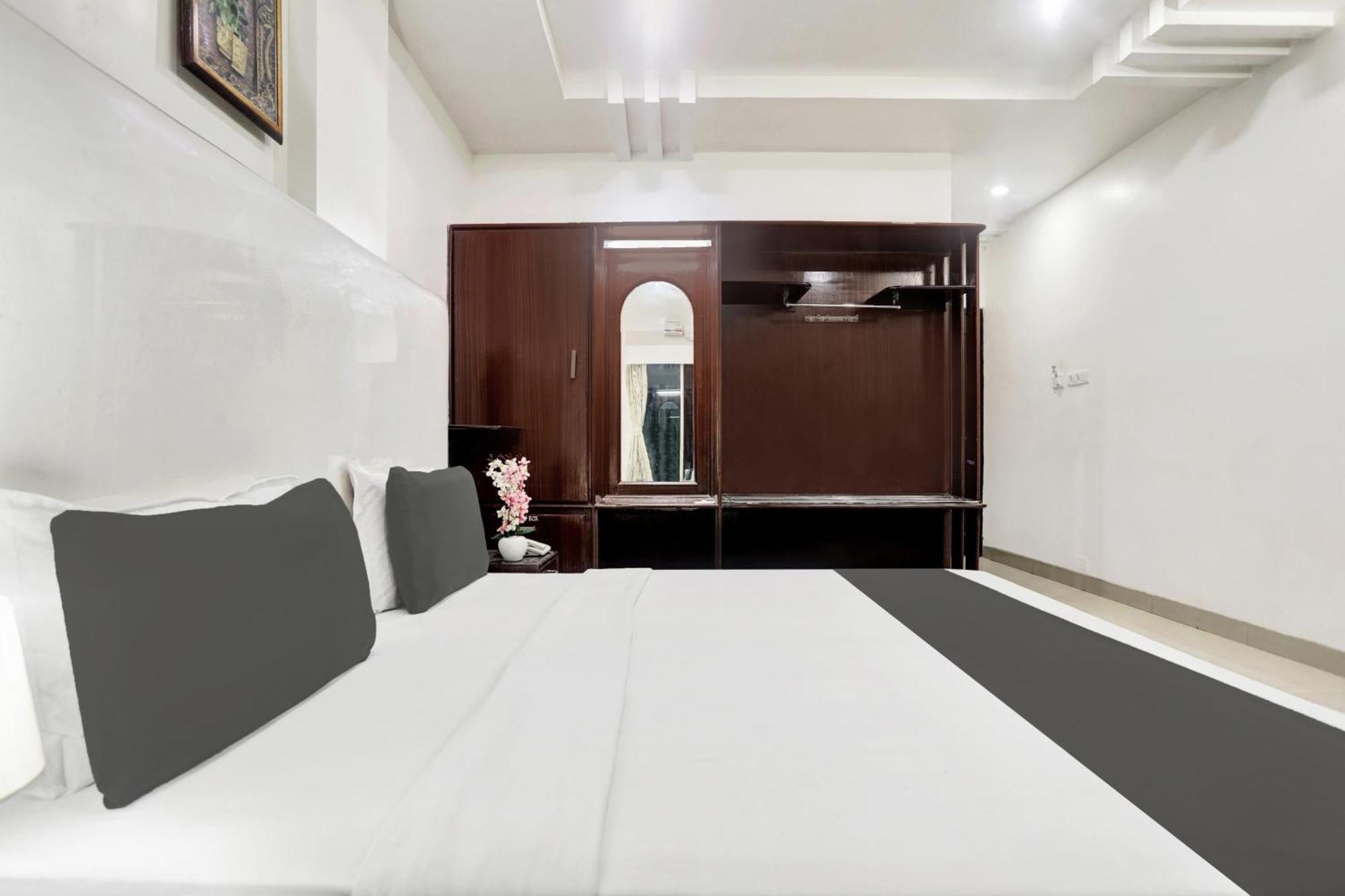 Отель Townhouse Eluru Экстерьер фото