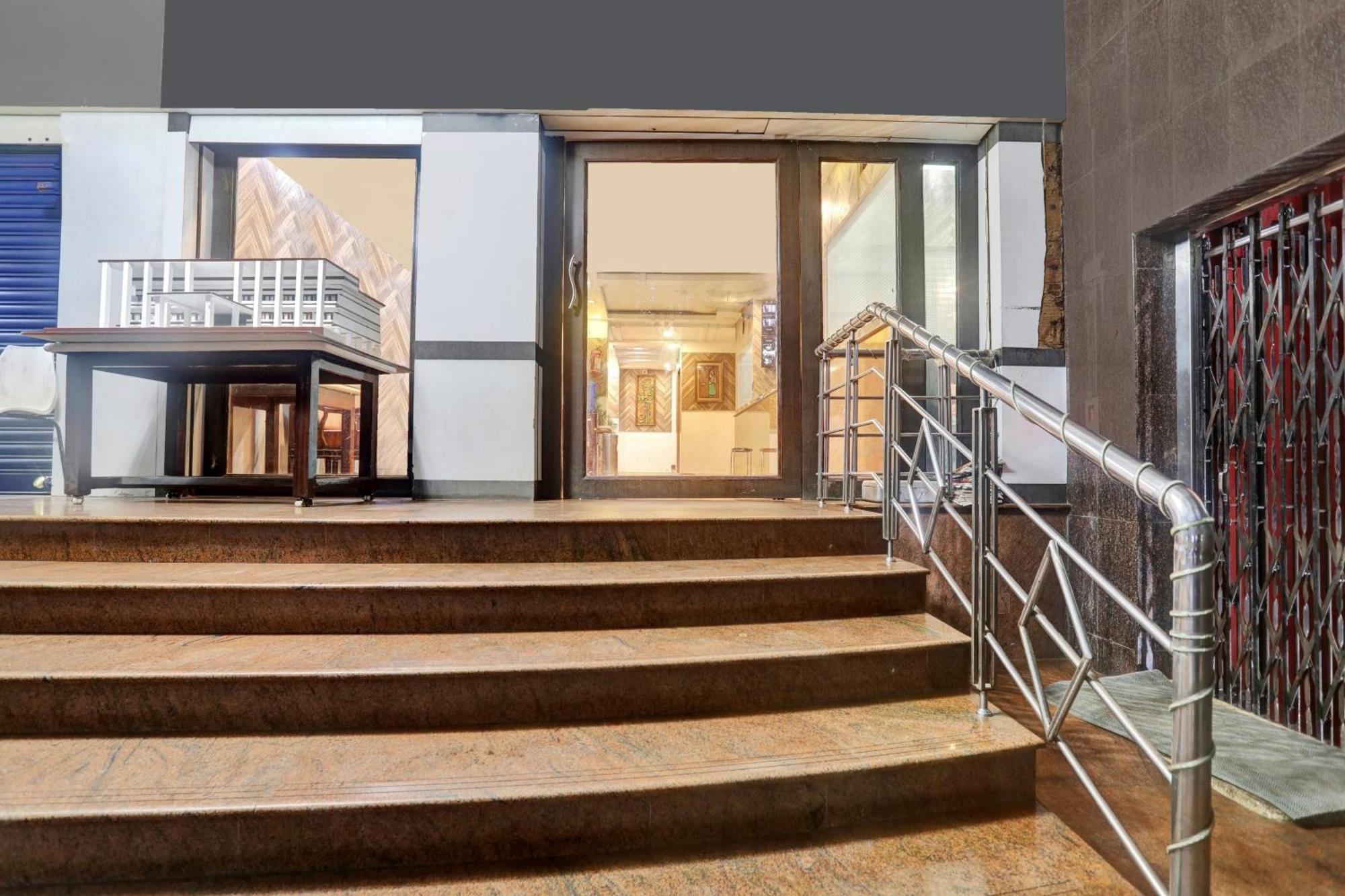 Отель Townhouse Eluru Экстерьер фото