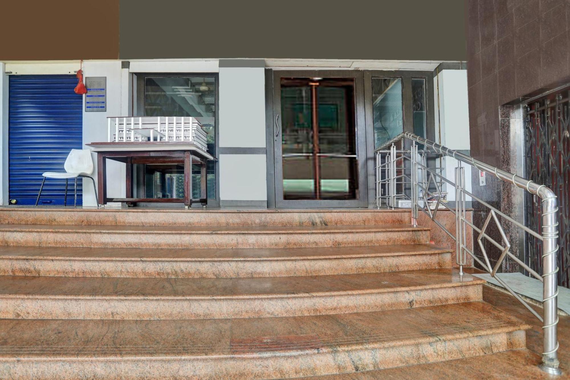 Отель Townhouse Eluru Экстерьер фото