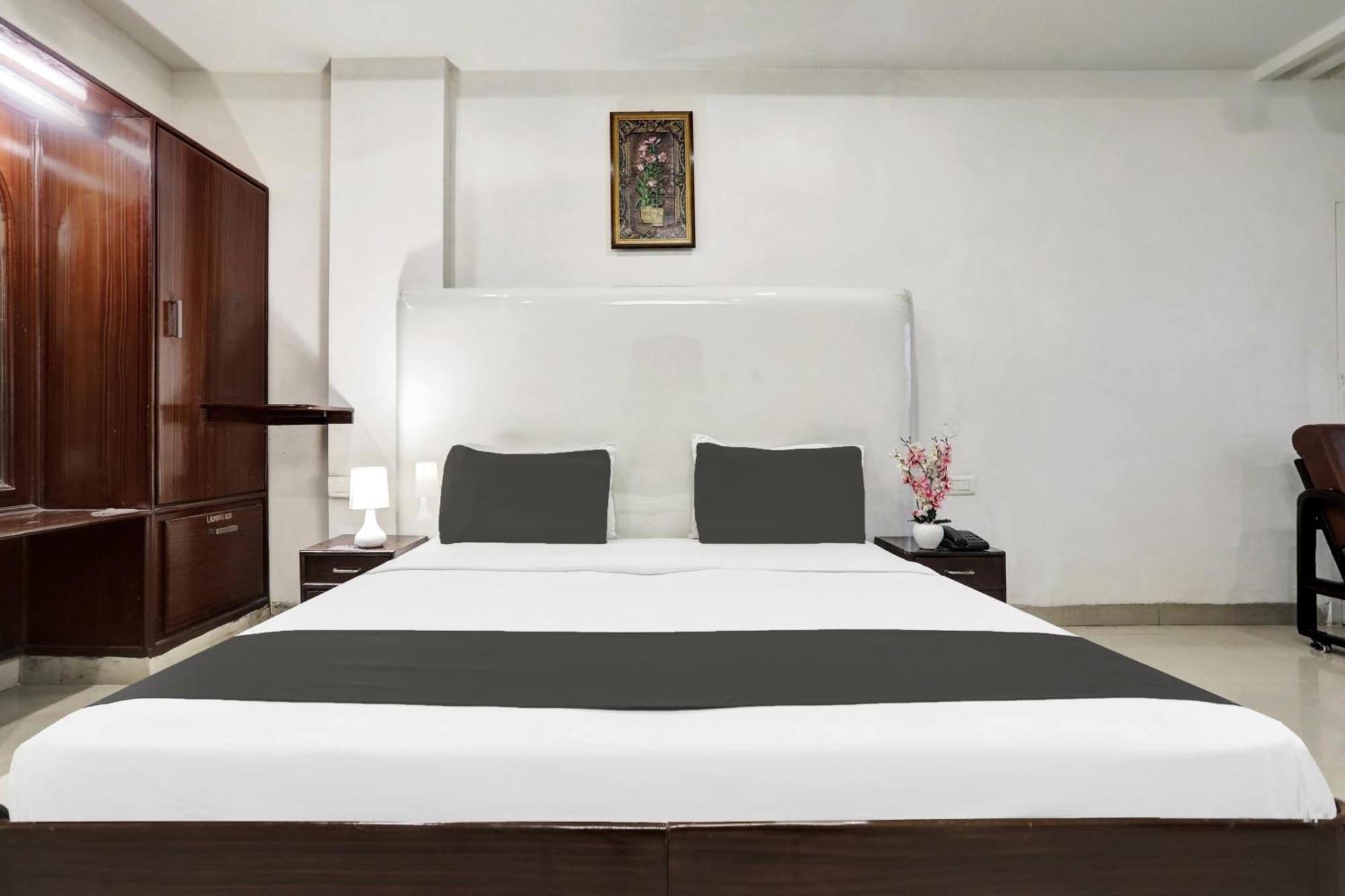 Отель Townhouse Eluru Экстерьер фото