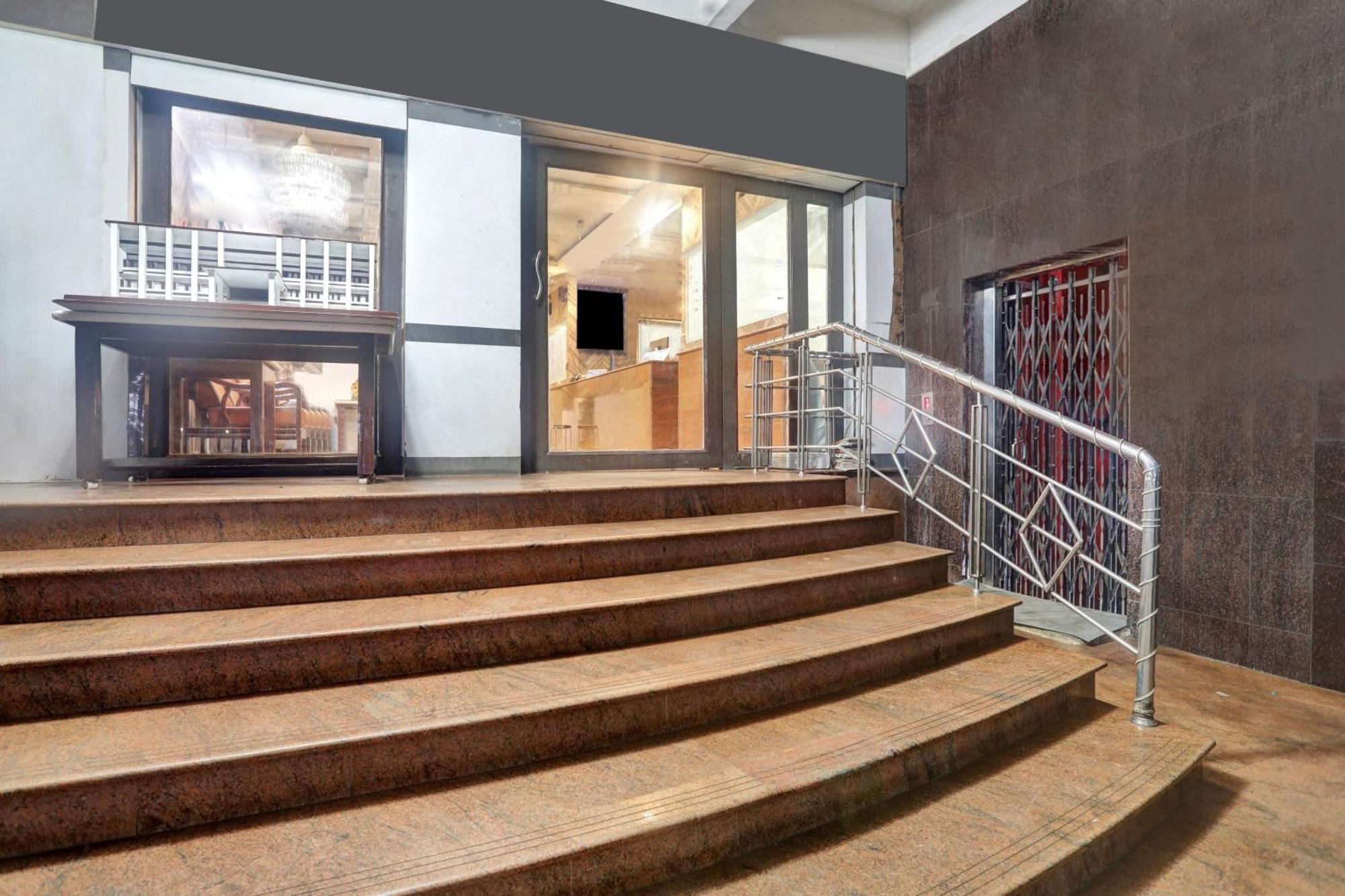 Отель Townhouse Eluru Экстерьер фото
