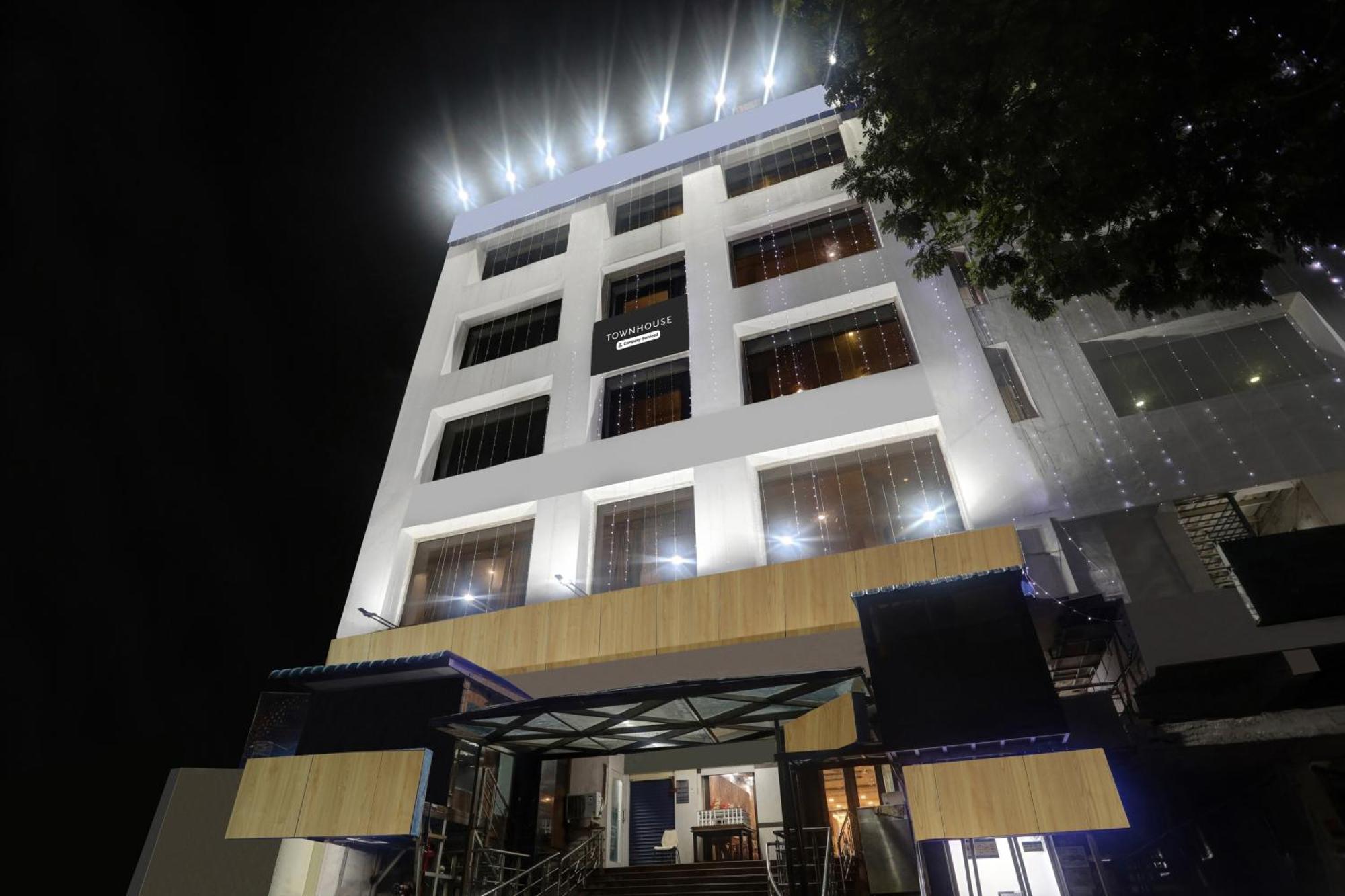 Отель Townhouse Eluru Экстерьер фото