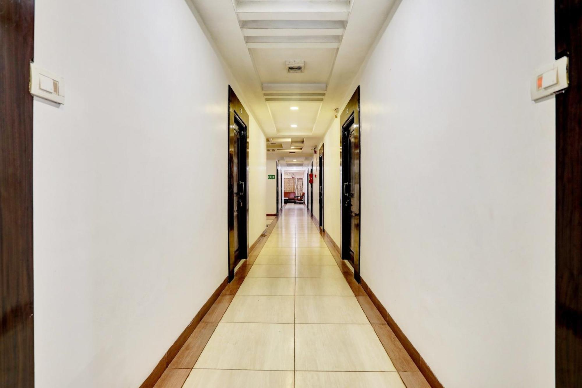 Отель Townhouse Eluru Экстерьер фото