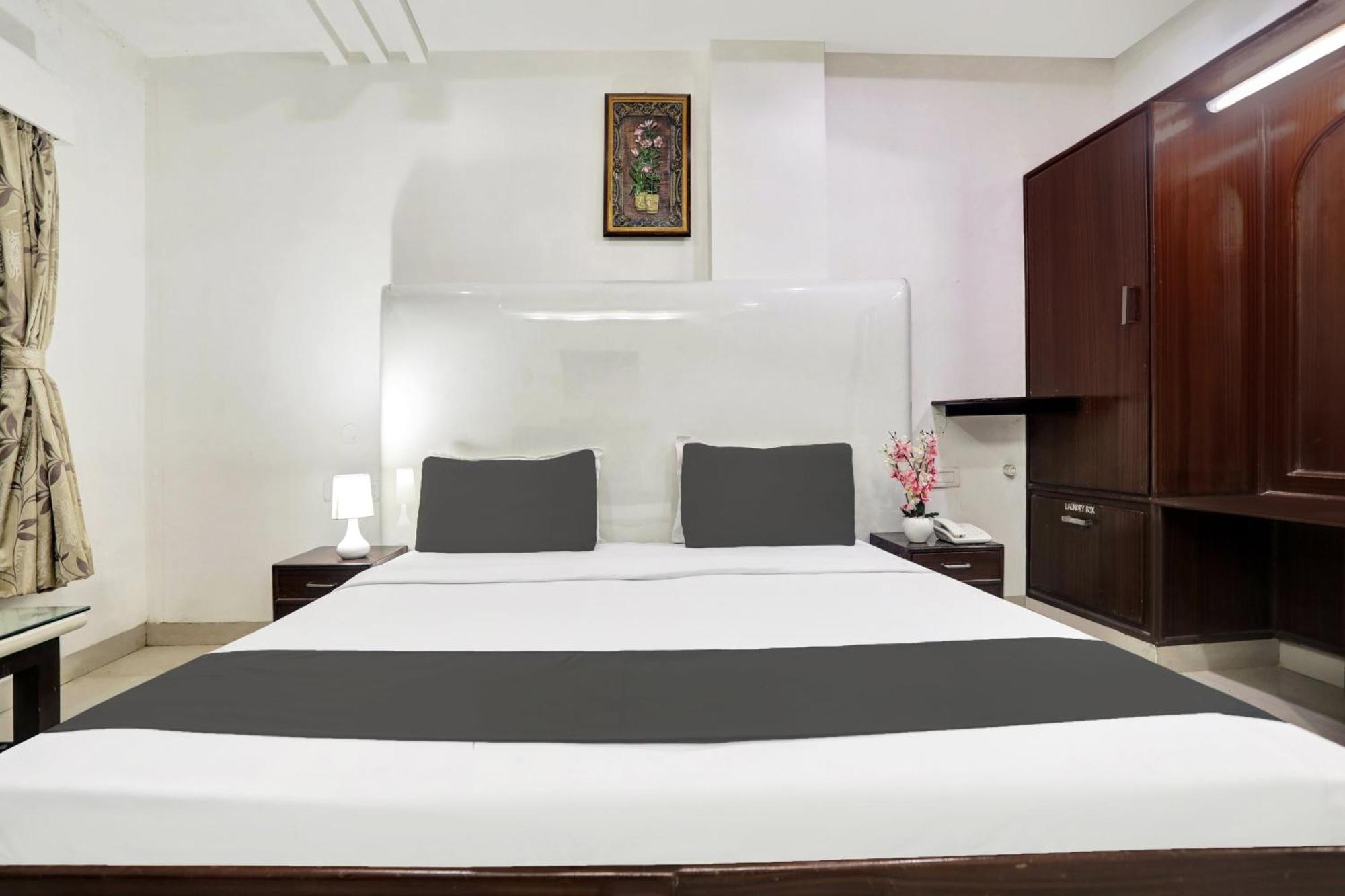 Отель Townhouse Eluru Экстерьер фото