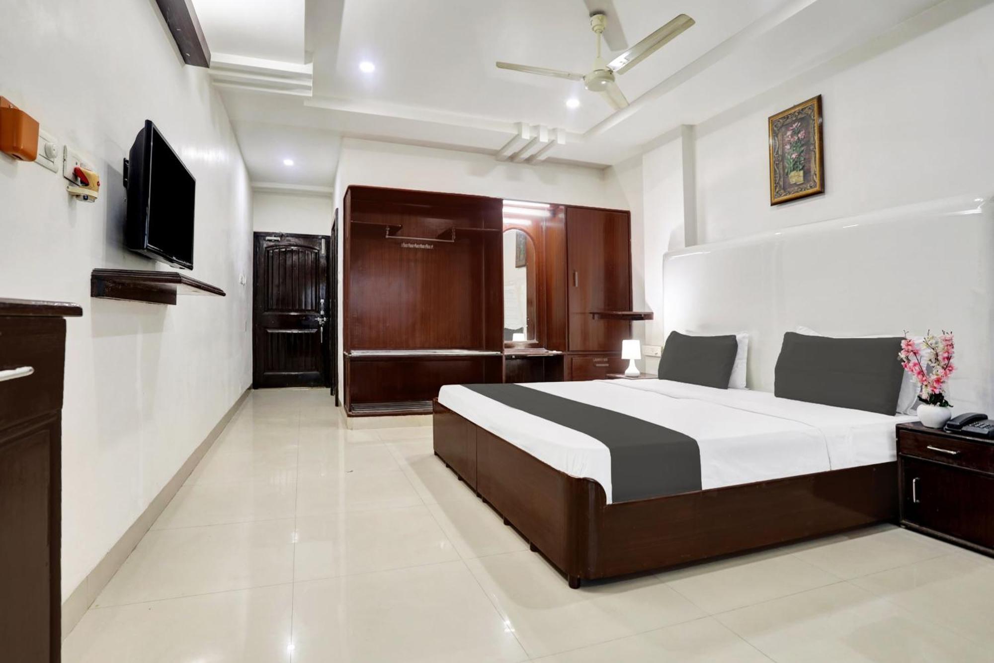 Отель Townhouse Eluru Экстерьер фото