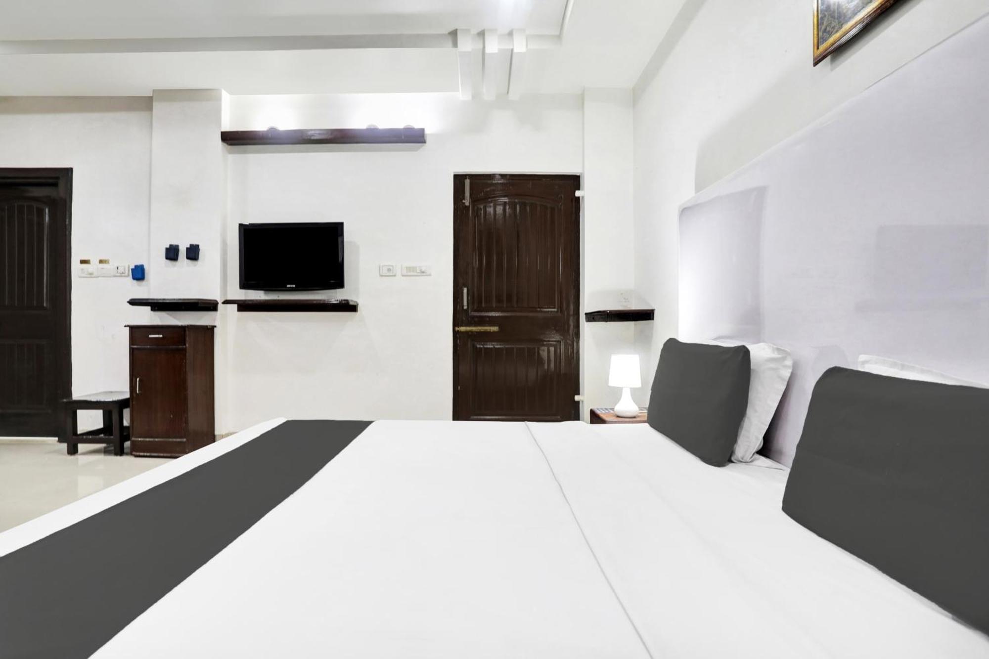 Отель Townhouse Eluru Экстерьер фото