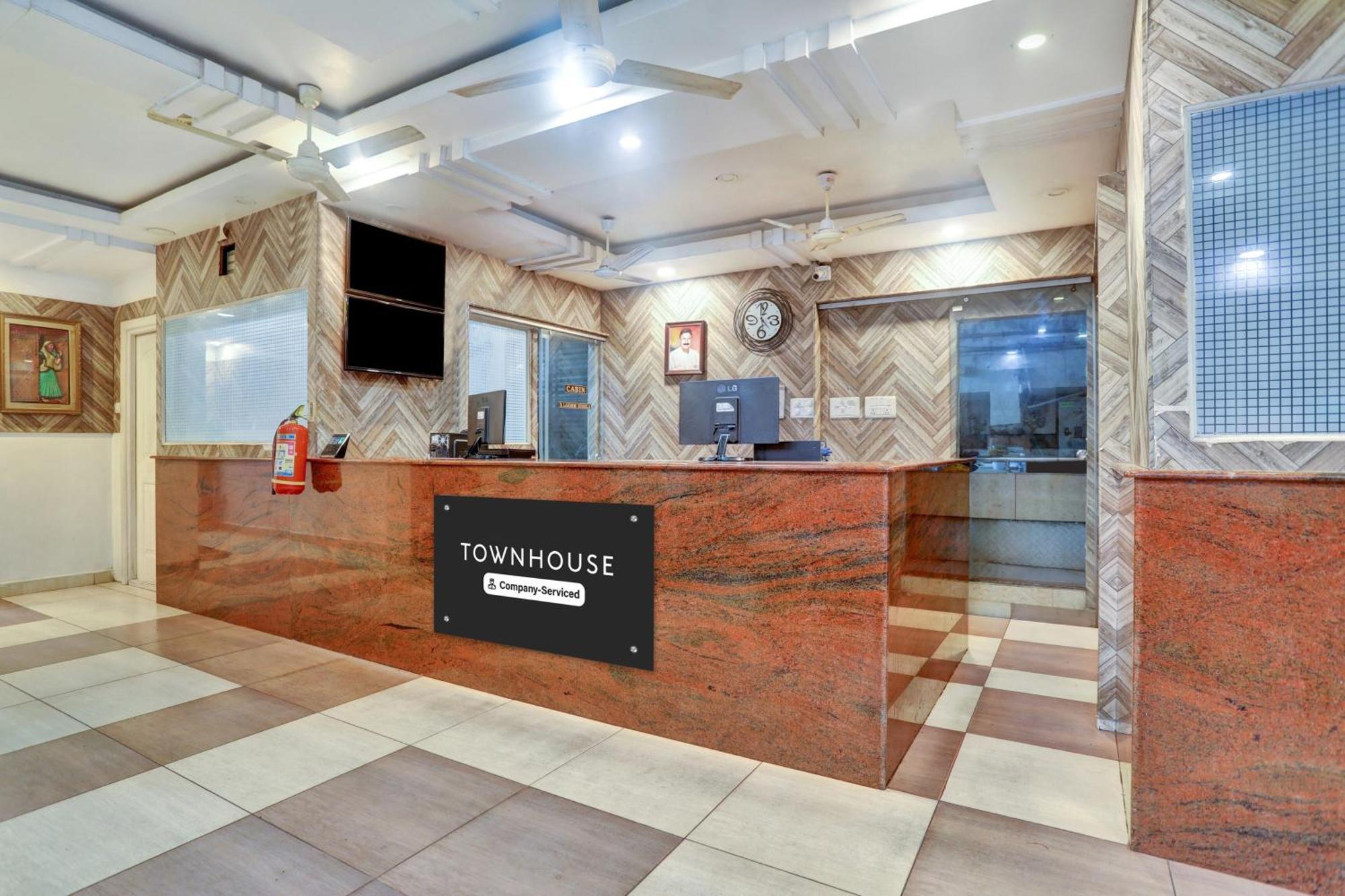Отель Townhouse Eluru Экстерьер фото
